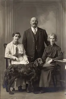 Coated: Two women and a man with a Flat-Coated Retriever