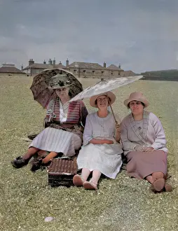 Shading: Three women with parasols