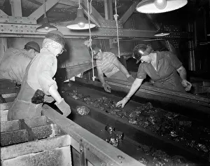 Miner: Women pick foreign matter out of coal, Rock