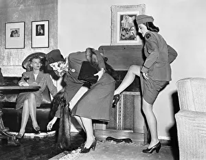 Blonds: Three women playing around