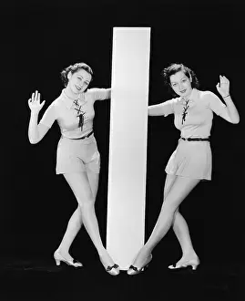 Testimonial: Women posing with big letter I