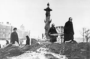 Outskirts: Women at the position construction in Leningrad