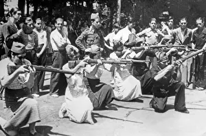 Gorillo: Women practicing shooting in Madrid, 1936