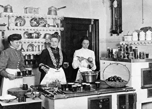 Helpers: Women preserving fruit, around 1900