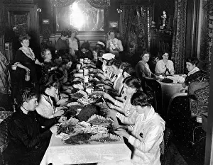 Kriegshilfsdienst: Women rolling cigarettes, 1917