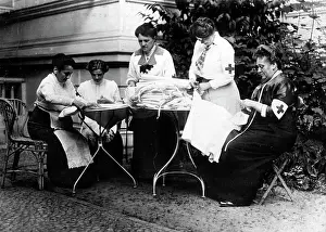 Kriegshilfsdienst: Women sewing, 1914