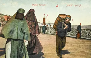 Burka: Two women with full veils on the Galata Bridge