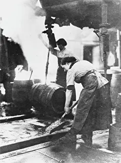 Casks: Women workers, World War I