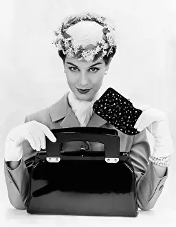 Defining: Women's accessories include a square cut, ?