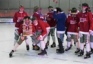 Serp: Women's bandy tournament