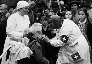 Bandage: Women's Day in the air raid protection, 1939