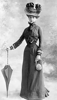 Ile De France: Women's fashion, 1900