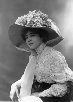Bergere: Women's fashion, 1909