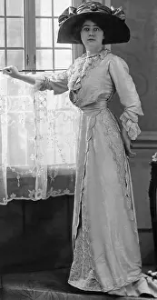 Frills: Women's fashion, 1910
