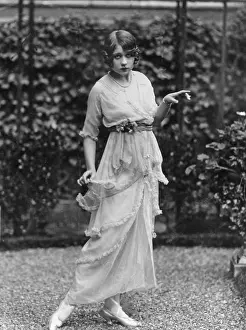 Waistband: Women's fashion, 1912