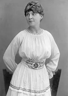 Waisted: Women's fashion, 1918