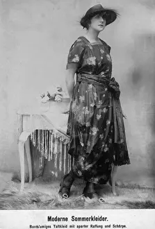 Taffeta: Women's fashion, 1919