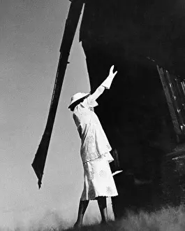 Apparel: Women's fashion, 1937
