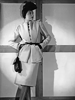 Mannequin: Women's fashion, 1943