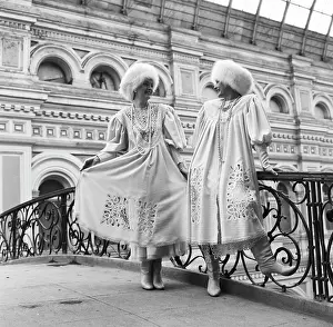 Demonstrate: Women's fashion