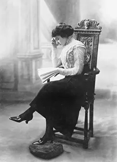 Bows: Women's and shoe fashions from 1909