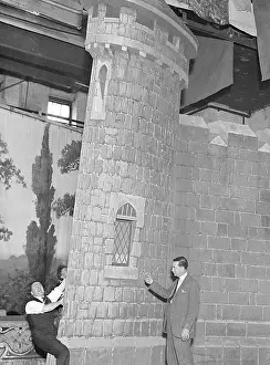 Wonky: WONKY STAGE SET