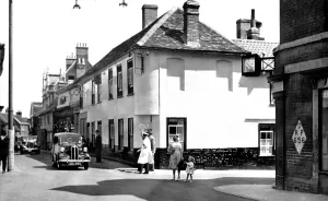Woodbridge: Woodbridge, the Crown Hotel c1955