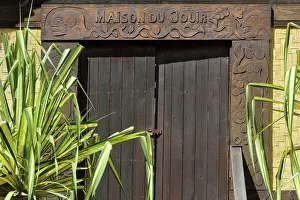 Marquesan: Wooden lintel, Maison du Jouir, Paul Gauguin Cultural