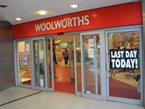 Woolworths: Woolworths Closes