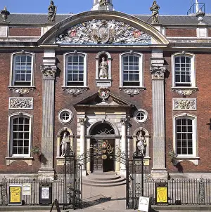 Tympanum: WORCESTER GUILDHALL