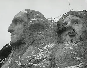 Midwest: Work continues at Mt. Rushmore in winter, ca