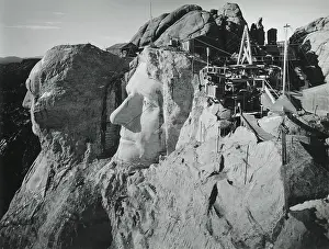 Midwest: Work continues at Mt. Rushmore in winter, ca