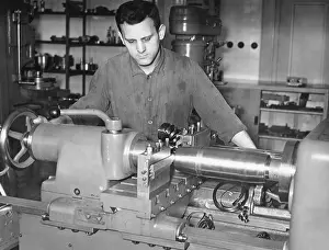 Provide: Worker in an arms factory, 1940