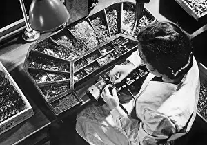 Assemble: Worker at an assembly workplace in Berlin, 1938