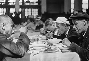 Spoon: Worker in a canteen in the Soviet Union, 1936