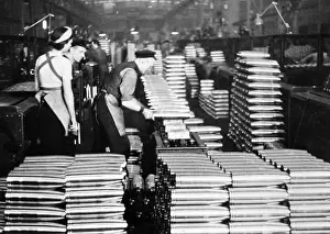 Munitions: Workers in the armaments industry, 40s