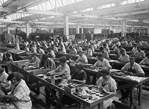 Atwater: Workers assembling condensers at the Atwater Kent