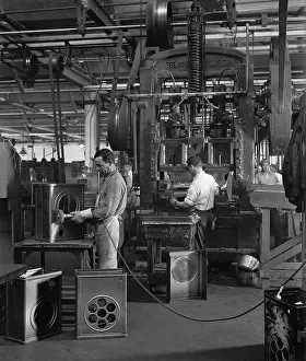 6 People: Workers assembling radios at the Atwater Kent Factory