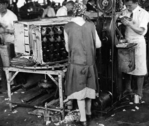 Bata: Workers of the Bata shoe factory, 1930