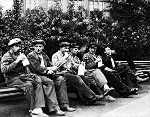 Lilac: Workers during their breakfast time, 1938