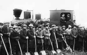 Measures: Workers at the Brieselang Canal, 1934