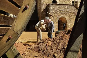 Novo: Workers, Chateau de Guedelon, Treigny, Burgundy, France