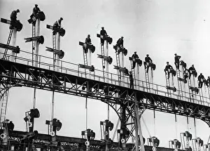 Signaling: Workers clean the largest railway