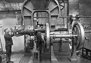 Pins: Workers in a Krupp plant, 1918