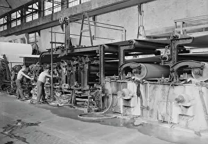 1930 1939: Workers making matchboard on cylinder machines, 1936