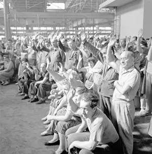 Jawa: Workers - voting - factory hall