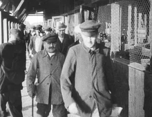 Immigration: Workers on the way to work, 1920s