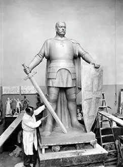 Teutonic: Working on a Hindenburg statue 1921