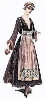 Knitter: Working and knitting apron, WW1
