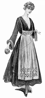 Knitter: Working and knitting apron, WW1